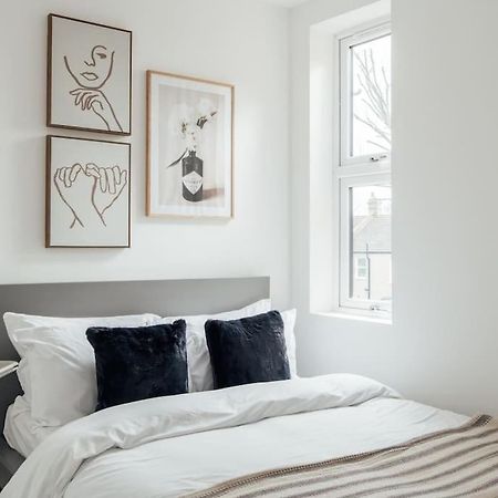 Modern 2 Bedroom Flat In Ilford, London Extérieur photo