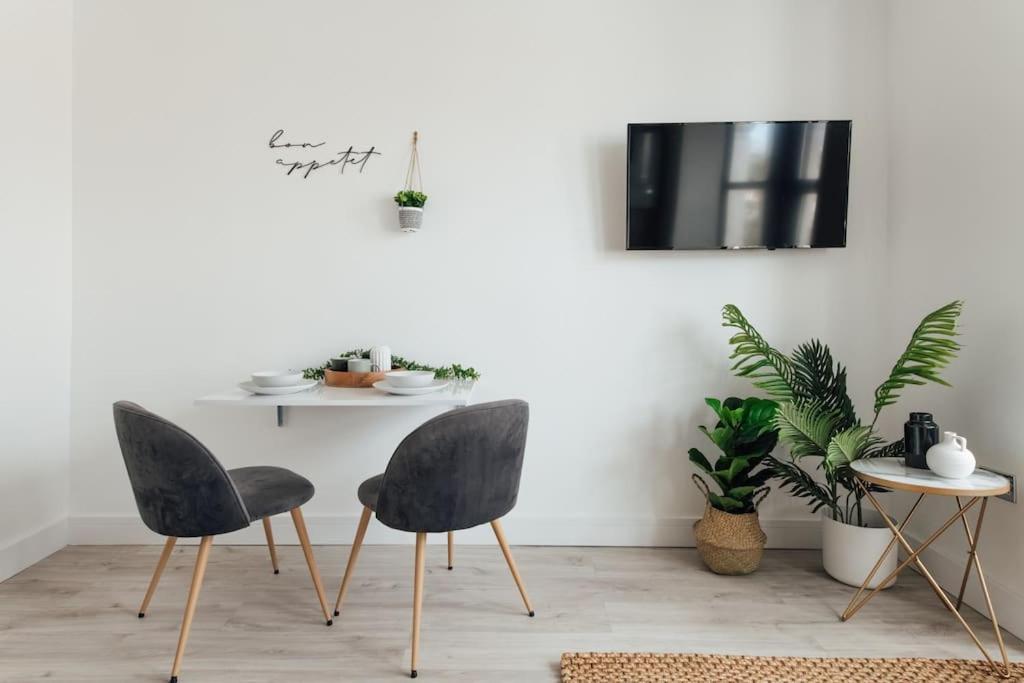 Modern 2 Bedroom Flat In Ilford, London Extérieur photo