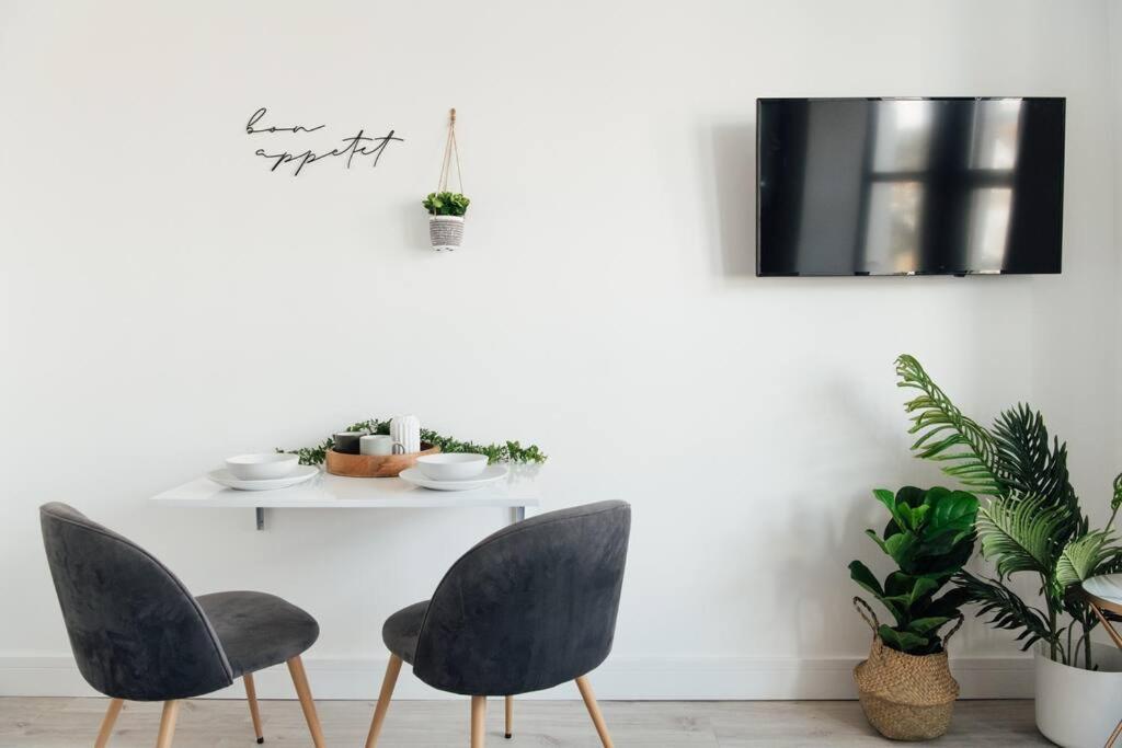 Modern 2 Bedroom Flat In Ilford, London Extérieur photo
