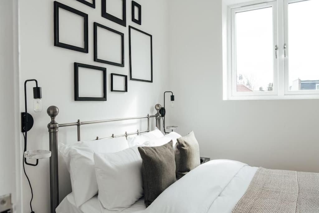 Modern 2 Bedroom Flat In Ilford, London Extérieur photo