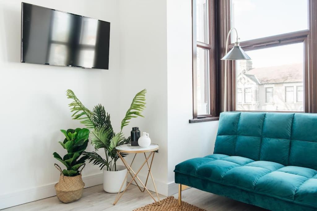 Modern 2 Bedroom Flat In Ilford, London Extérieur photo