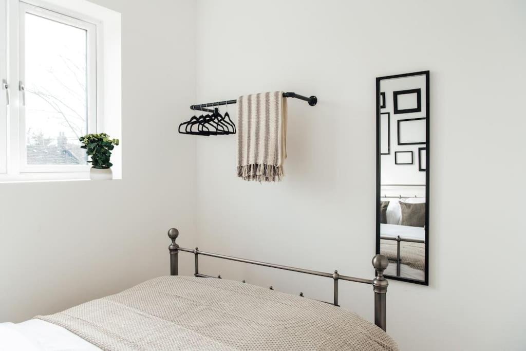 Modern 2 Bedroom Flat In Ilford, London Extérieur photo